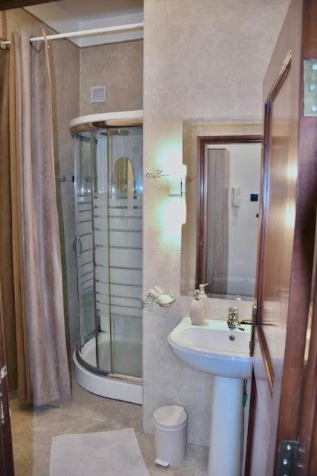 Apartment In Belgrade With Small Parking Space מראה חיצוני תמונה